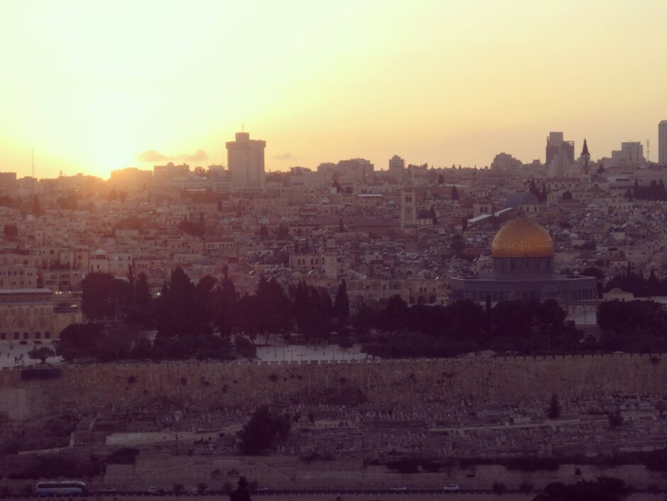 オリーブ山から見たエルサレム旧市街の夕景は非常に綺麗です。
