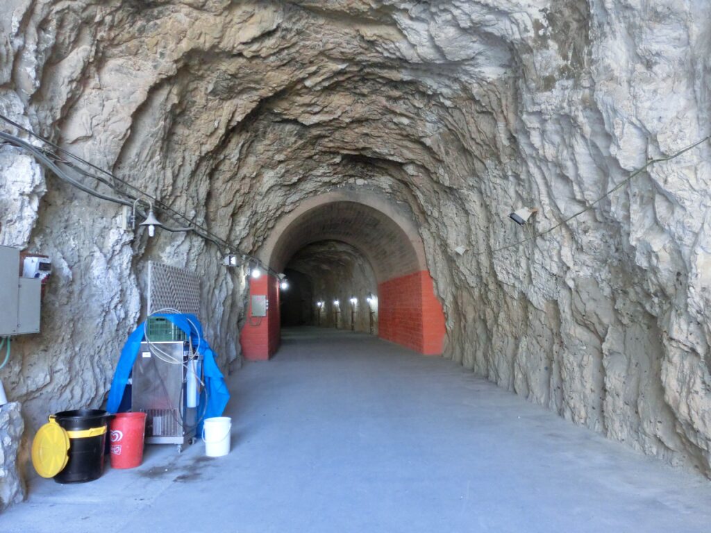 ローシュ・ハニクラ鉄道トンネル