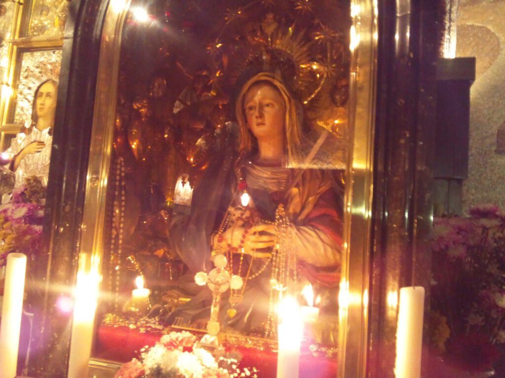 第12留すぐ側にある聖母マリアの祭壇。ここで聖母マリアがイエスの亡骸受け取ったとされる