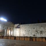 ユダヤ教の聖地「嘆きの壁」。かつてのエルサレム神殿の城壁の名残。