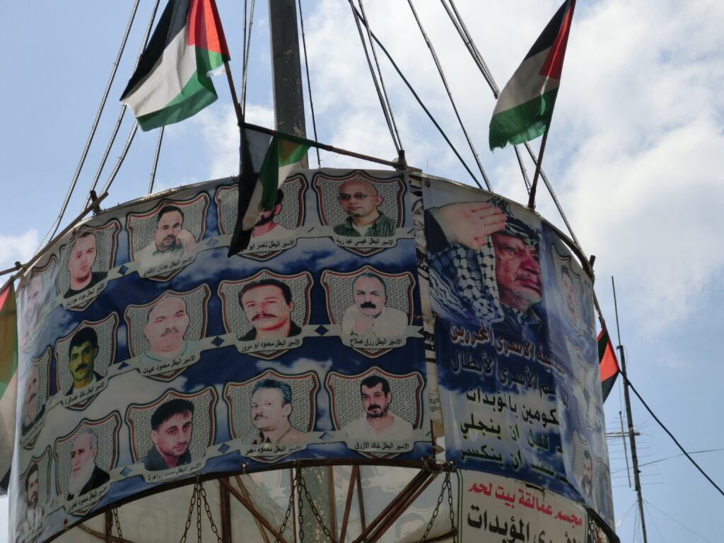 ベツレヘムの街中にはパレスチナ国旗とアラファト議長の写真がちらほらあります。